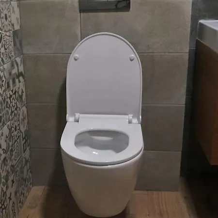Centrally Located , Brand New, Cozy With Parking Apartment *